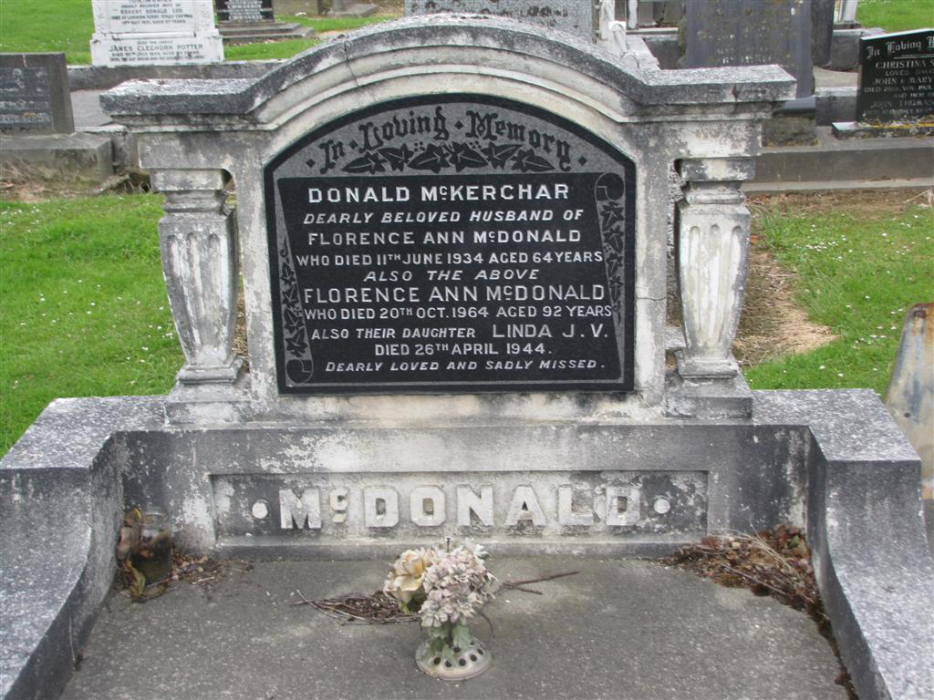 Photo of headstones/Florence Ann McLennan d 1964 hdstn Invercargill